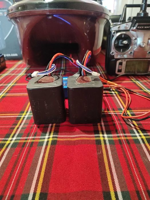 Лодка за захранка и нанасяне на въдици