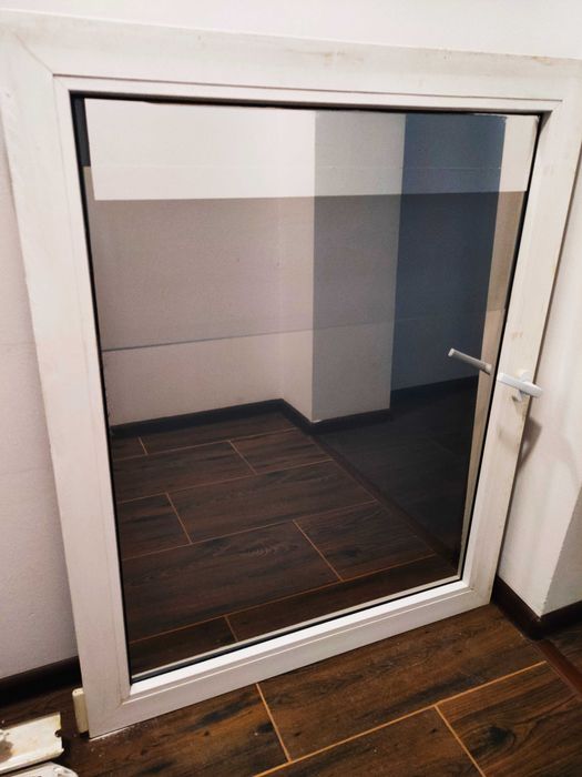 Geam termopan culoarea lemnului