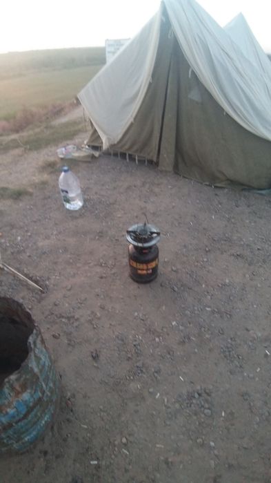 Палатка  брезентовая 5 мест в комплекте  стойки  и  колышки 2.50на2.50