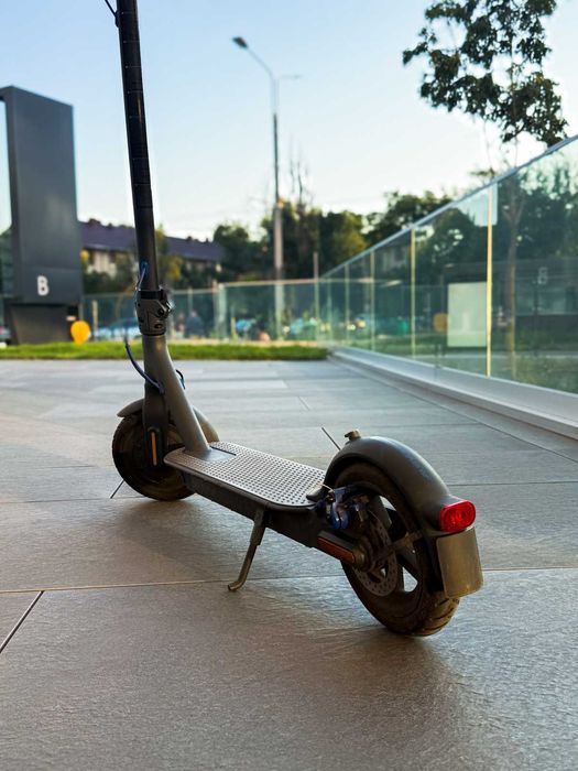 Trotineta electrica Xiaomi Electric Scooter 3, Putere Motor 300 W, Viteza Maxima 25 Km/h, Negru
