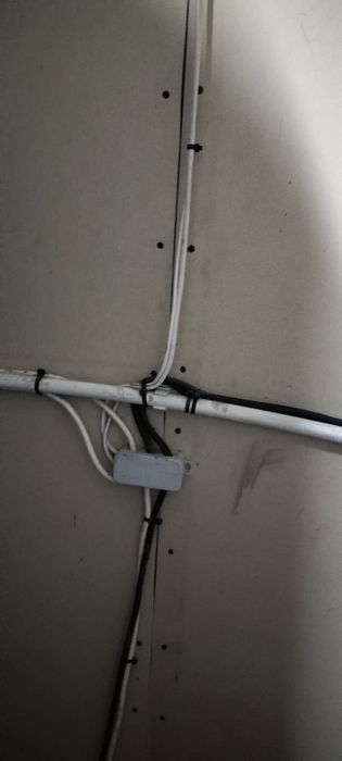 Vând centrală Viadrus 30kw ,puffer 1000 l, ,două vase expansunei,două ponderi o sursa