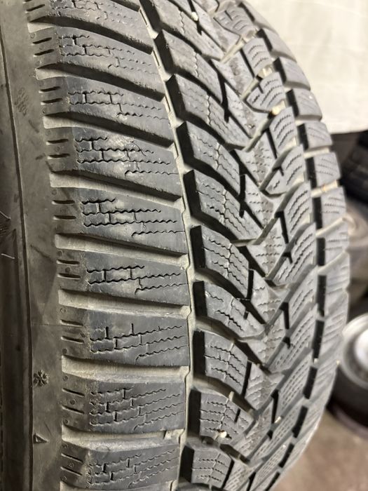 Зимни гуми 225/45/17 Dunlop