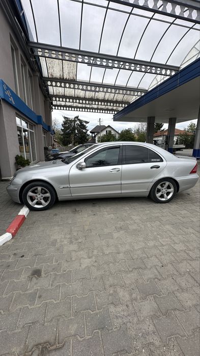 V/S Mercedess-benz c180 kompressor cu gpl