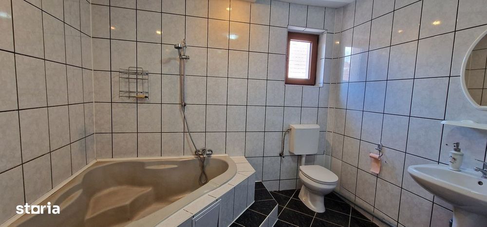 Casa 210 mp, tip duplex, 300 mp curte libera, zona Trei Stejari