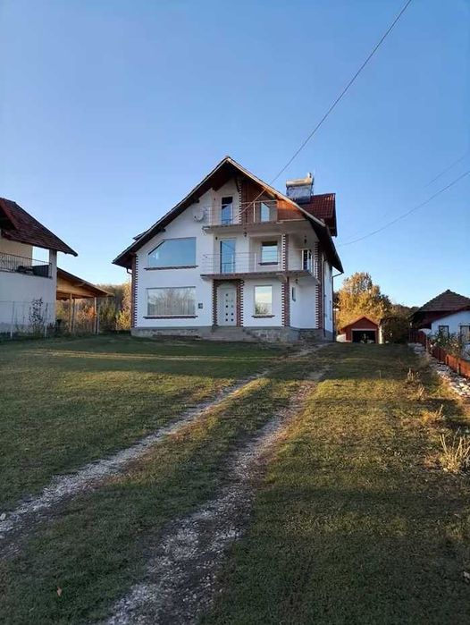 Vilă de Vânzare | 12 Camere, 475 mp | Lângă Transfăgărășan, Argeș | 2022