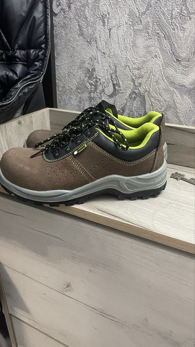 Продам спецобувь