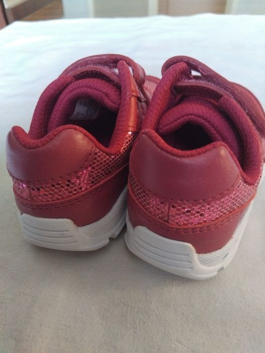 Нови светещи детски обувки Clarks
