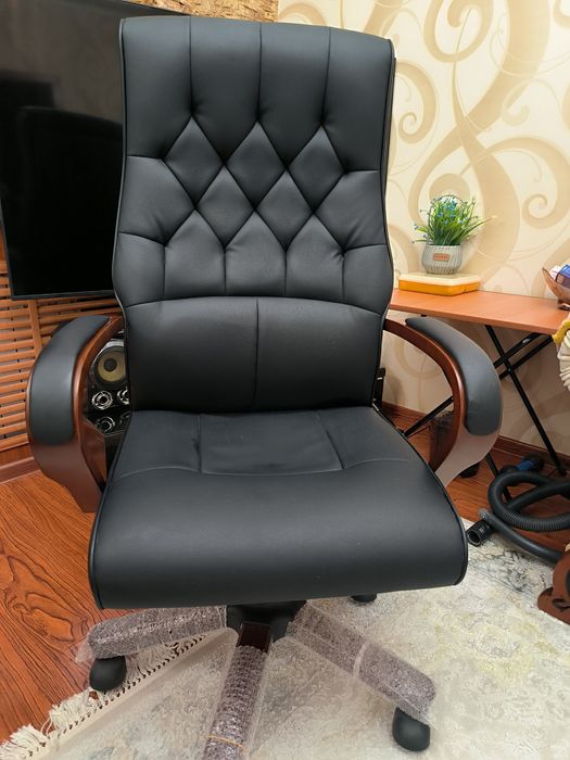 Новое офисное кресло