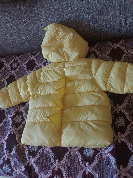 Продам детскую курточку Дино