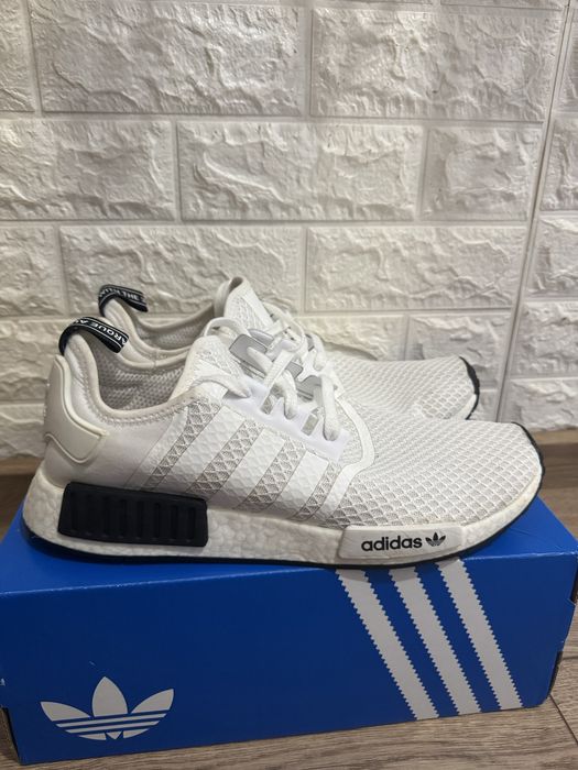 Обувки Adidas NMD_R1