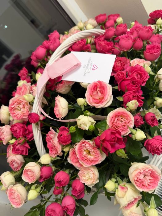 Цветы корзина свежий