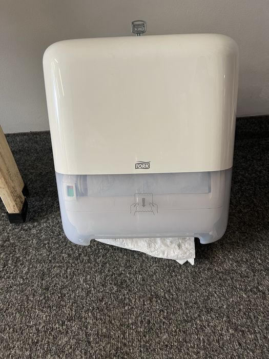 Диспенсър за хартия