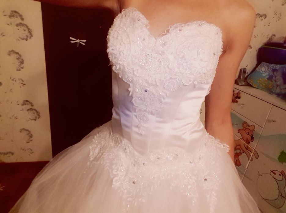 Свадебное платье + подарок перчатки с деадемой!