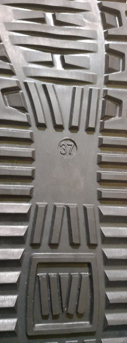 Vând urgent adidași  LV nr 37