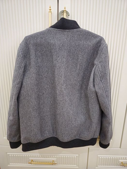 Продается серая куртка-бомбер