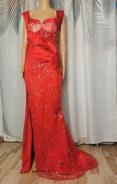 Rochie rosie lunga de seara marimea M