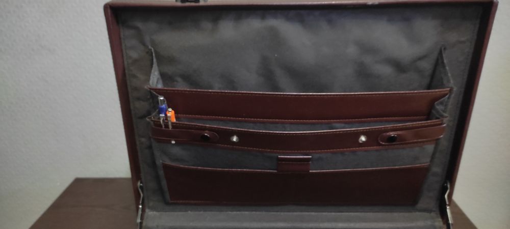 Кейс дипломат с кодовыми замками