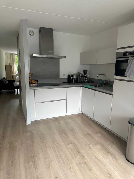 Дава се под наем Двустаен апартамент в София, Център - 55 кв.м за 397.8 € - Снимка #2