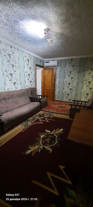 Сдаётся кв в чирчике 2х ком 1 этаж 2 мкн не далеко от дороги