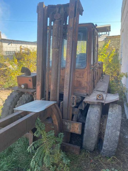 Погрузчик вилочный Кара