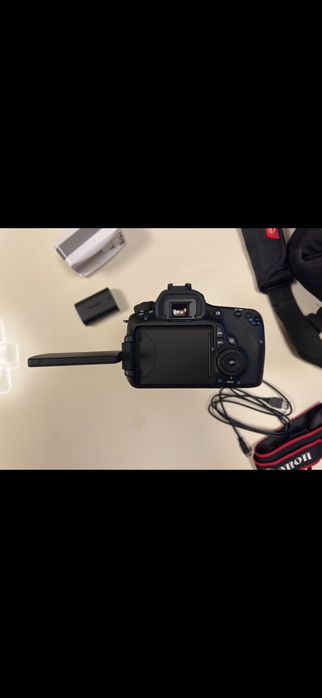 Фотоапарат Canon EOS 60D с обектив