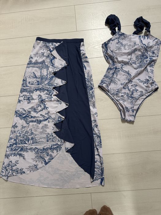Costum de baie cu fusta. S