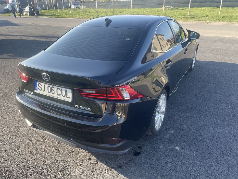 Lexus IS300h 2016