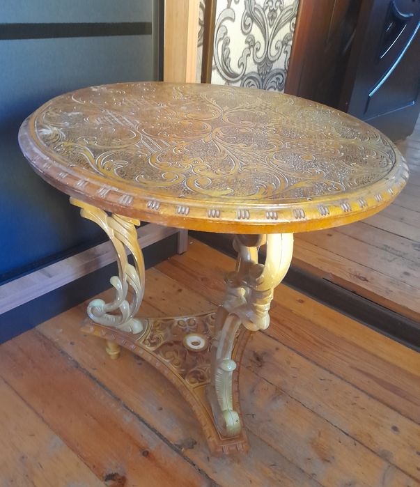 Столик совтпластитал