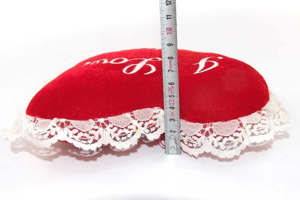 2 Inimi, pernute din silicon si plush - moi, placute, fine, NOI !