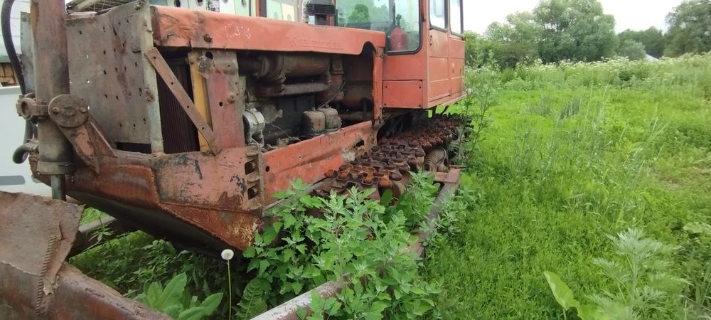 ДТ 75 гусеничный трактор