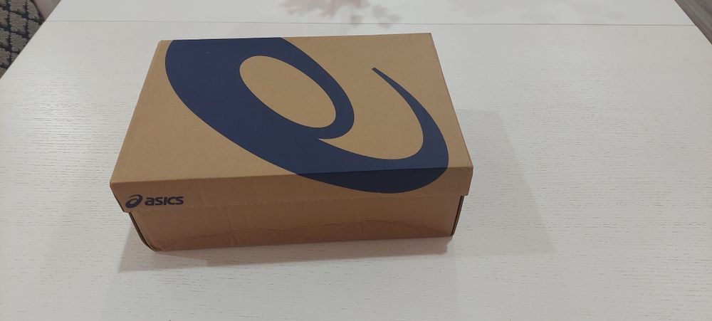 Продаю кроссовки ASICS METARISE