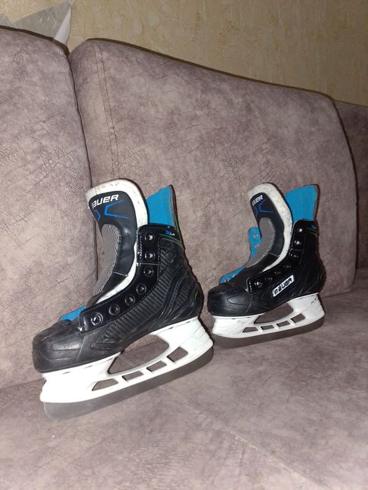 Продам коньки хоккейные Bauer Xlp