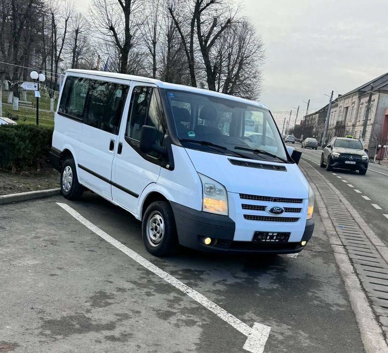 Vand Ford Transit 8+1 cu AC