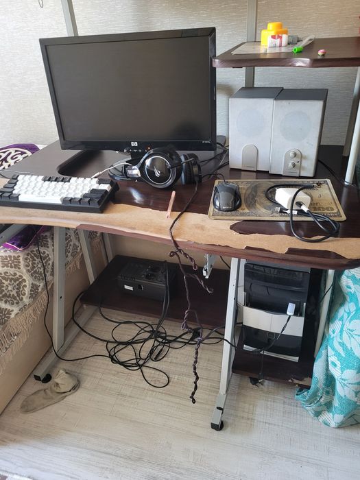 Компьютерный стол