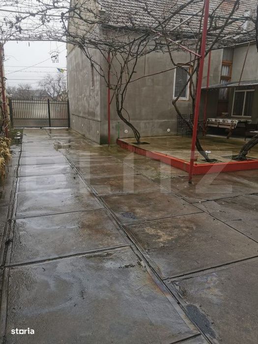 Casa de vanzare, 6 camere, 535 mp, zona Varias