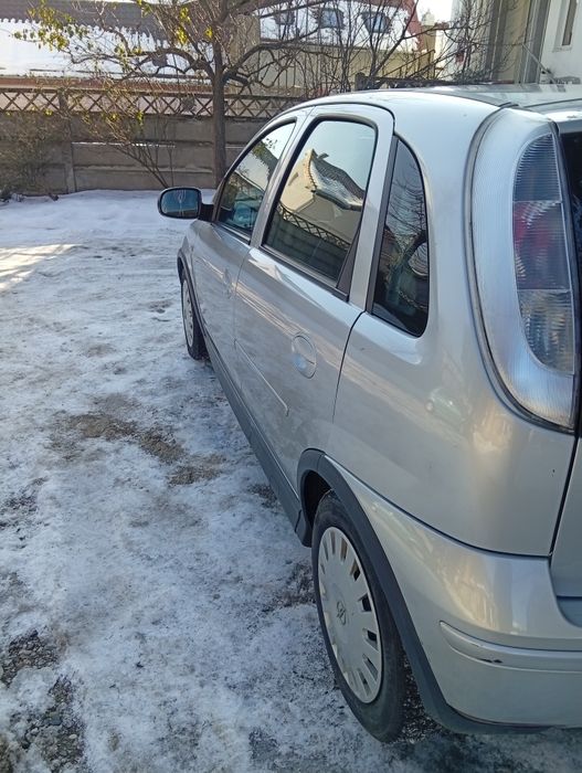 Vând Opel corsa C 1.2 benzină.