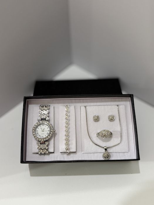 Новые часы комплект