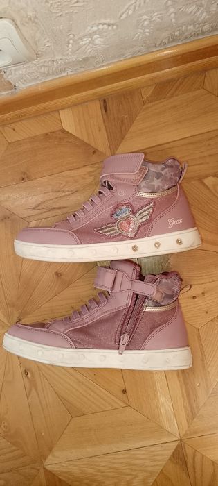 Кроссовки Geox демисезонные.