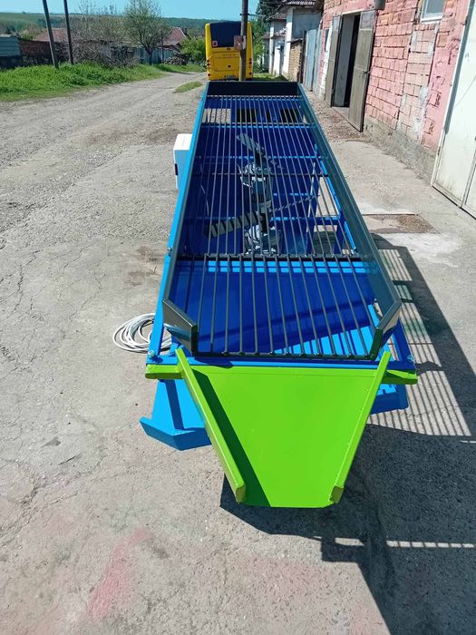 Машина за чистене/обезлистяване и сортиране на лук