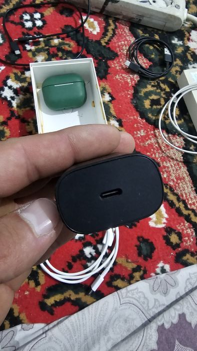 Samsung quvatlagich kabeli bilan birga