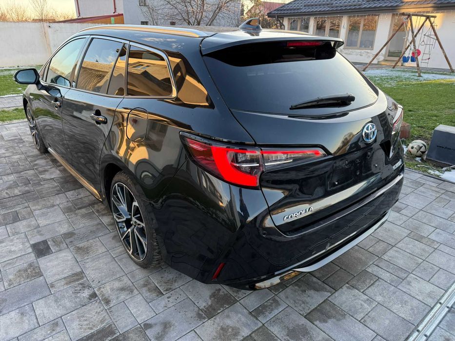 Toyota Corolla 2.0 Hybrid 184cp ECVT Lounge