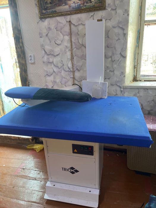 Продам промышленный гладильный стол