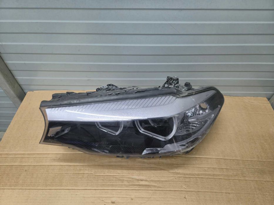 Far stanga BMW Seria 5 G30 / G31 An 2016 - 2020 cod 8492835-01 8492835