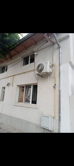 Vând casă zona centrală