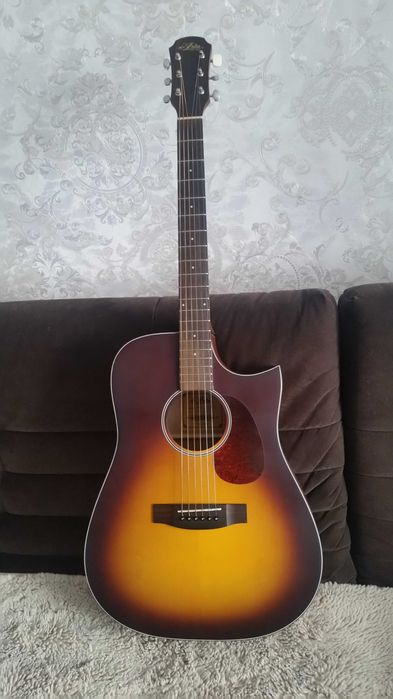 Акустическая гитара со звукоснимателем FISHMAN