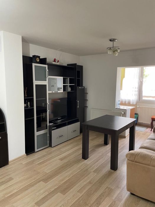 Inchiriez apartament centru(langa Prefectura)