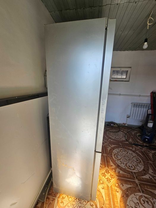 Холодильник Indesit. Не работает.