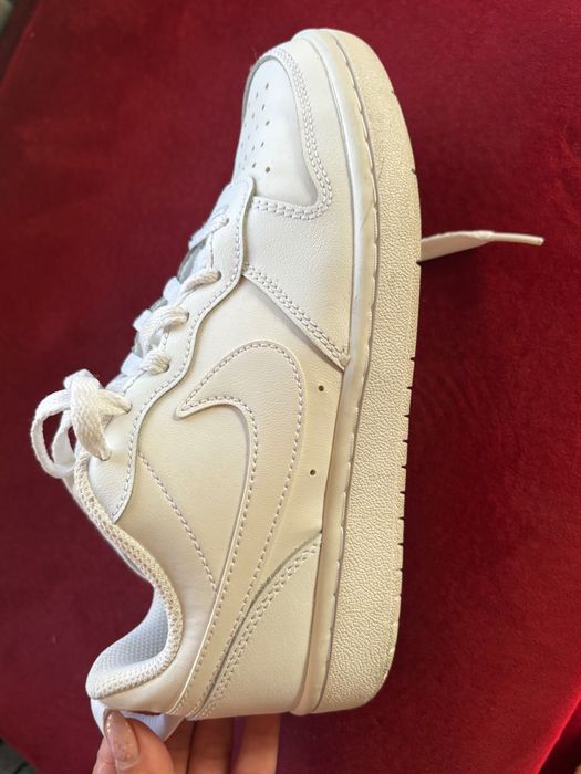 Бели маратонки Nike