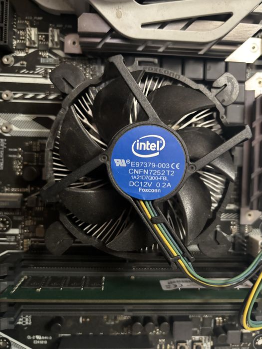 Дъно Asus , процесор I5 и Рам8гб