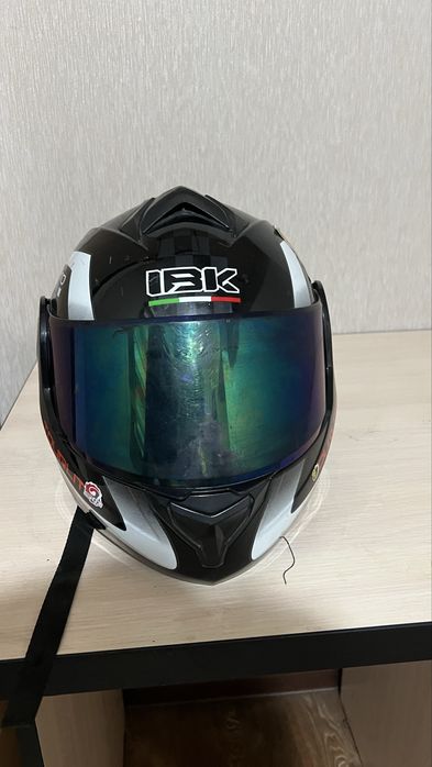 Шлем для мопеда.